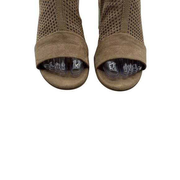 Sonoma Size 8.5 Peep Toe Tan Perforated Sandals Block Heel & Back Strap - Picture 7 of 16